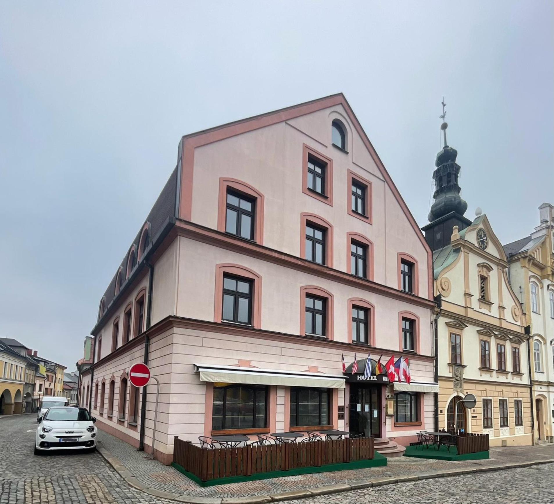 Hotel Bravo Ческа-Тржебова Екстер'єр фото